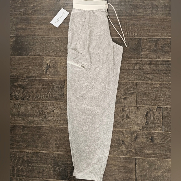 New Athleta Women's Venture Printed Pant sz 8 - Picture 4 of 6